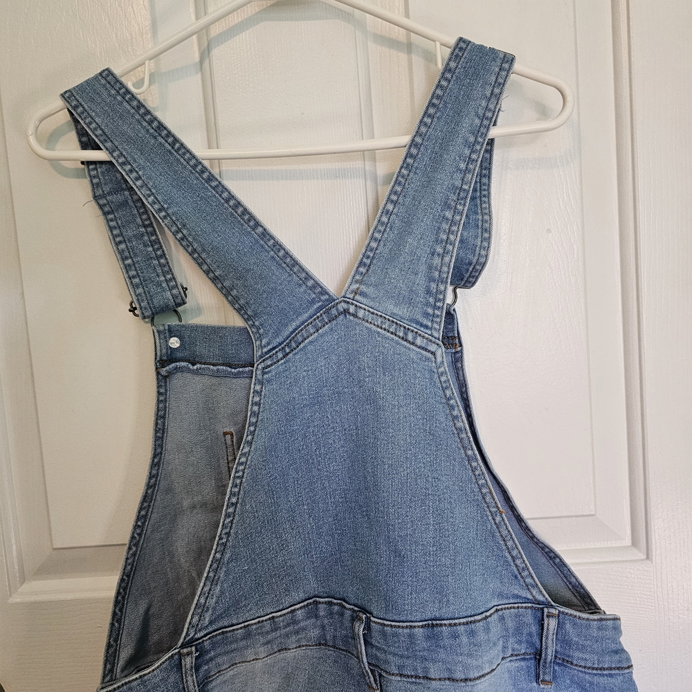 VENUS Light Blue Denim Overall Shorts Distressed Design Women's Sz 12 - Picture 9 of 10